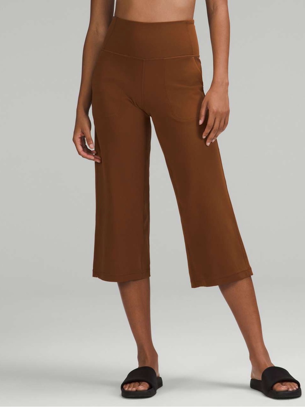 Lululemon Align High-Rise Wide Leg Crop 23"
Roasted Brown size 6
